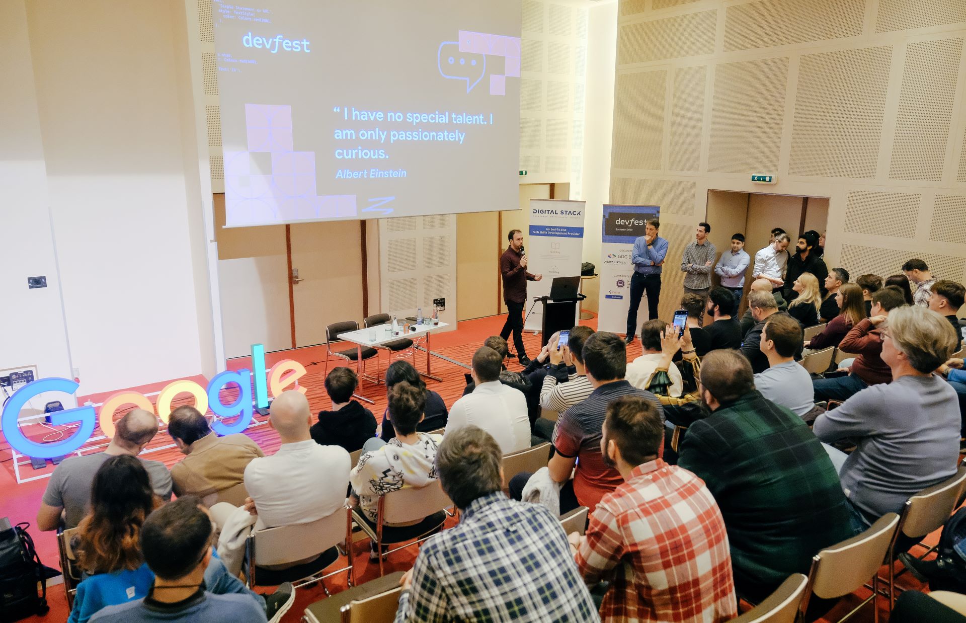 Ultimele locuri la DevFest 2024: AI & Cloud, Mobile Development și Web Development sunt temele principale